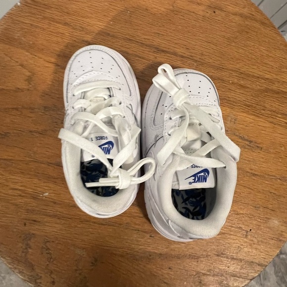 Nike Kids White Sneakers Air Force 1 size 5c - Picture 7 of 11